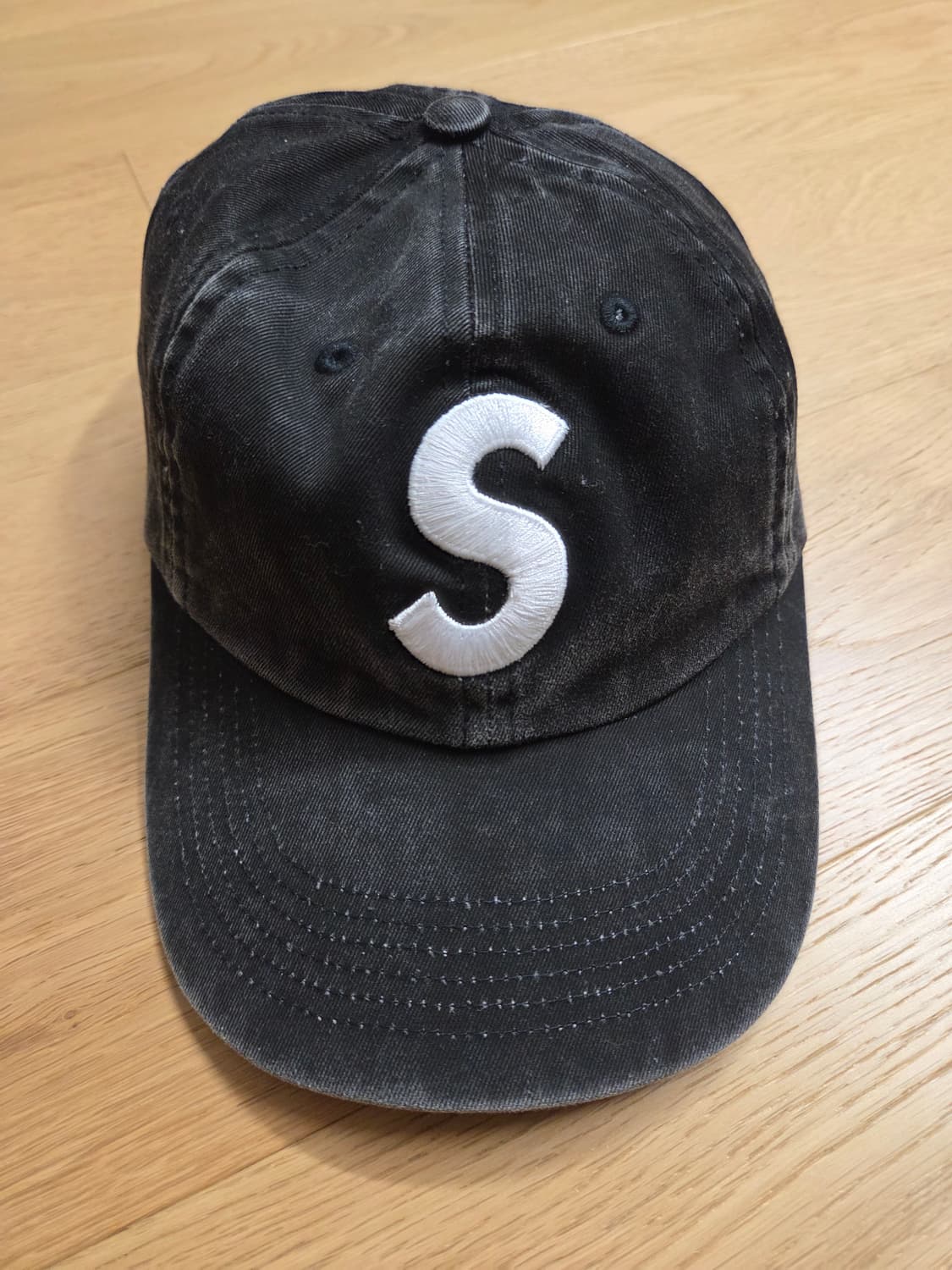 슈프림 피그먼트 코티드 S 로고 6-패널 블랙 - 25SS 상품이미지1