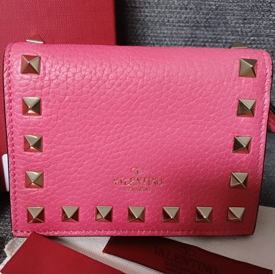발렌티노 스몰사이즈 락스터드 지갑 상품이미지1
