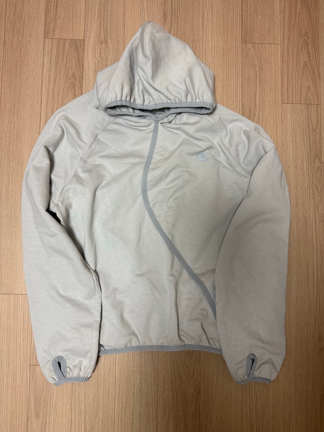 산산기어 테이프드 후드티 그레이 23ss 상품이미지3