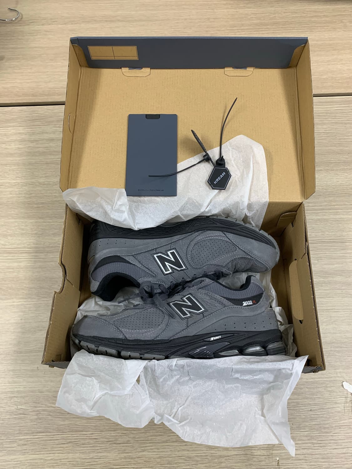 New balance 2002R dark grey 뉴발란스2002 상품이미지3