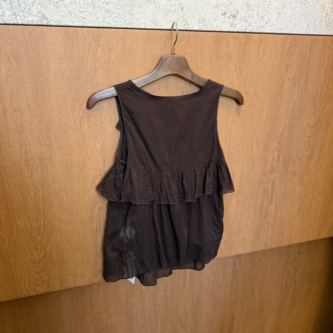 빈티지 슬리브리스 블라우스 러플 프릴 장식 디테일 루즈핏 브라운 상품이미지2