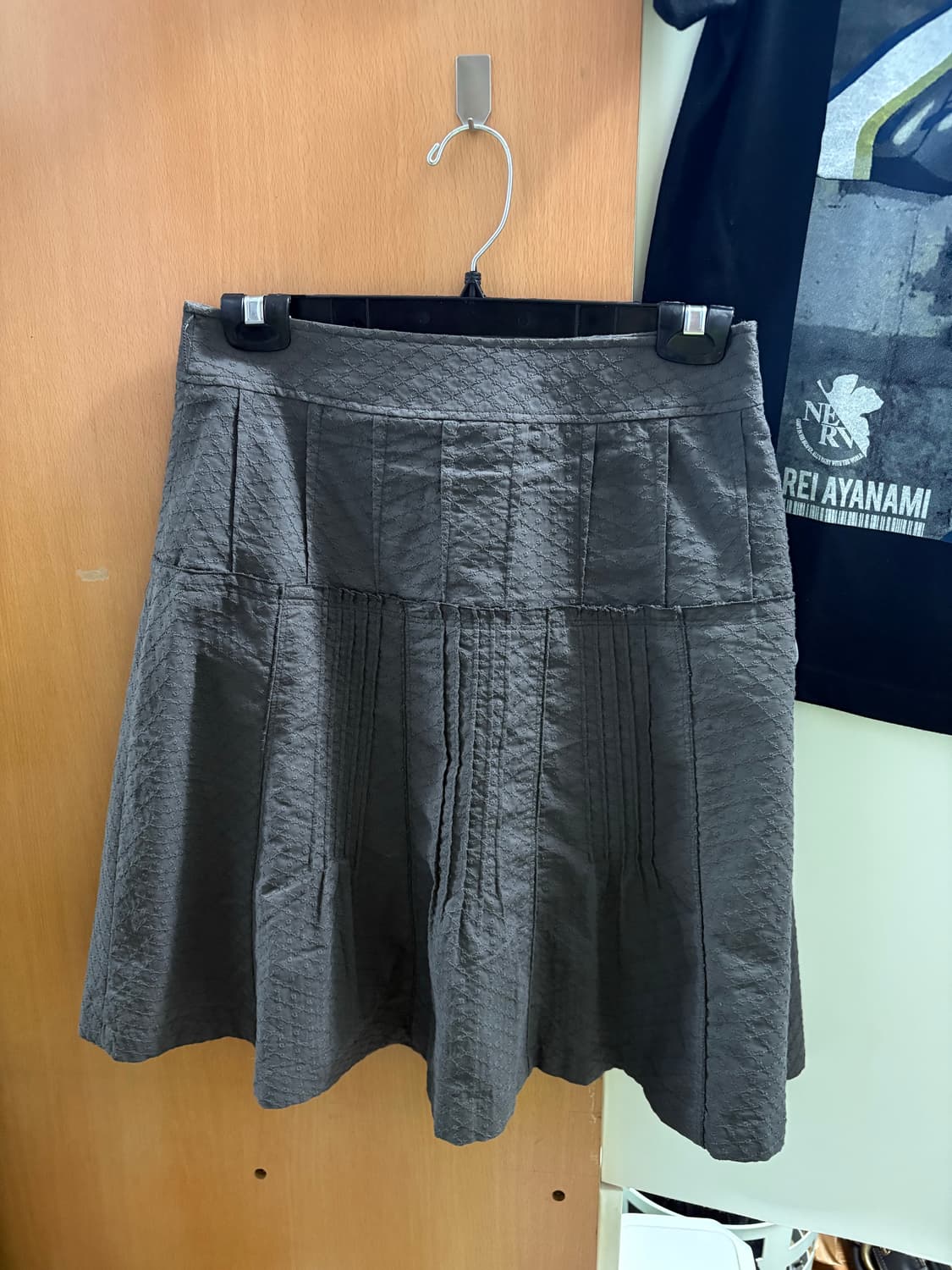 코이세이오 플라워 핀턱 스커트 차콜 상품이미지3