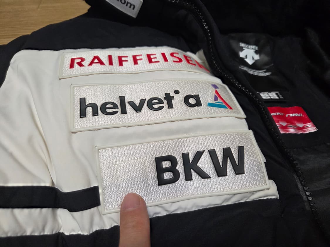 데상트 스위스 스키 레플리카 모노크롬  롱패딩 점퍼 상품이미지7