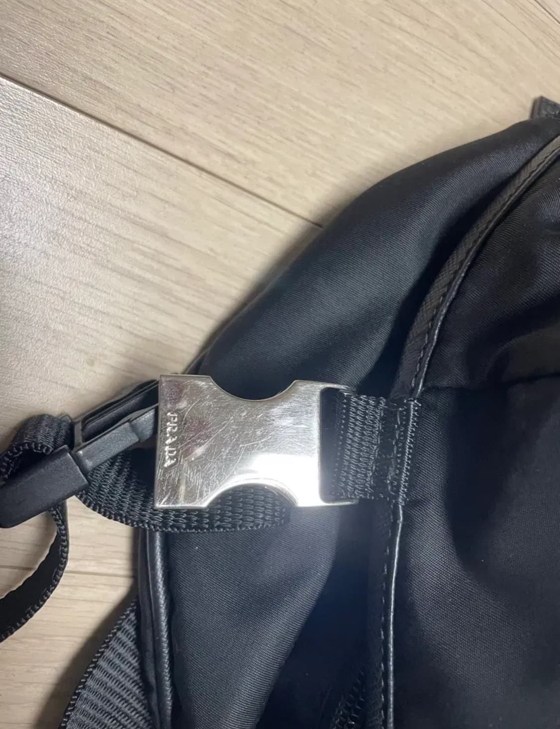 프라다 바이커백 라지 블랙 2VH991 상품이미지2