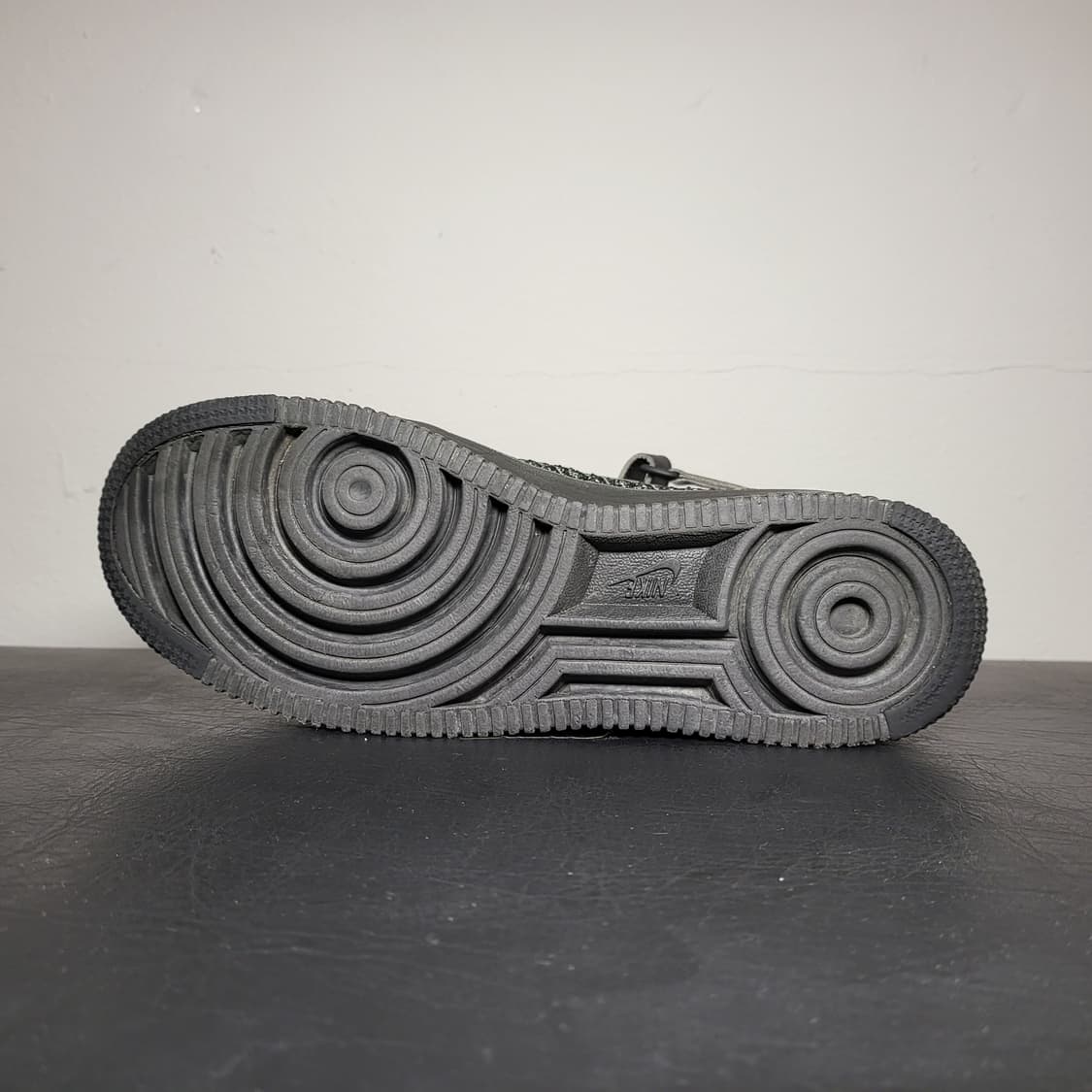 나이키 운동화 280m (조명이 없으면 블랙에 더 가까움) 상품이미지10