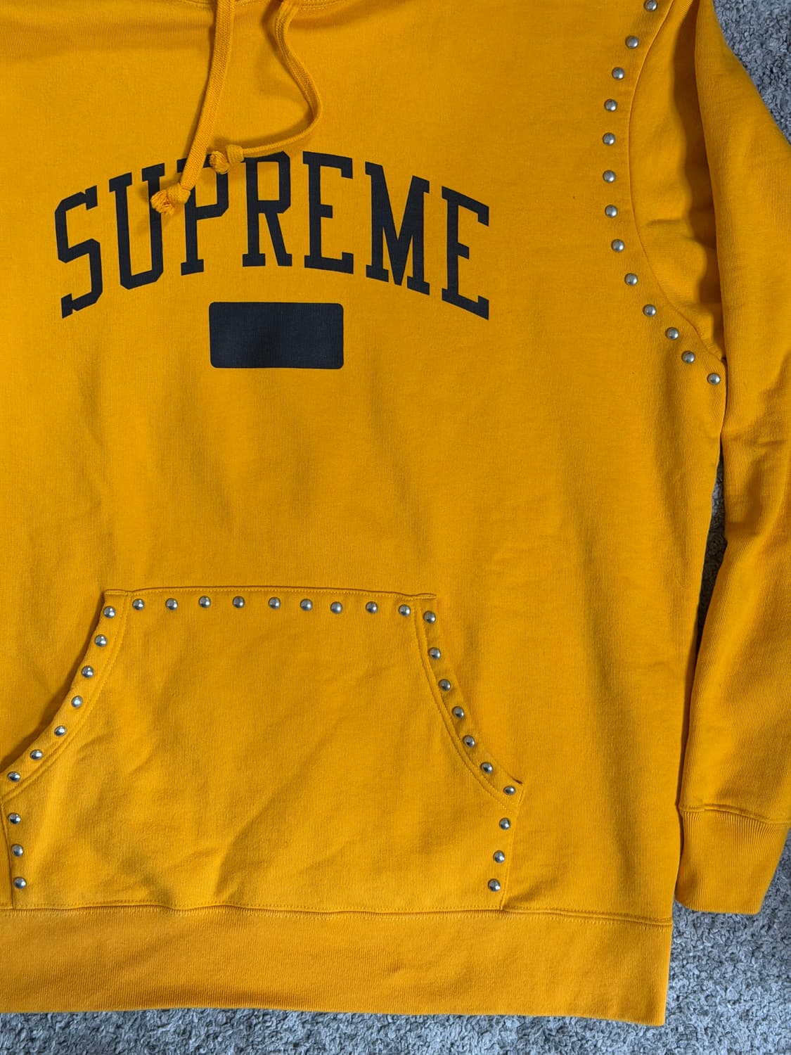 슈프림 18FW 스터디드 후드티 상품이미지4