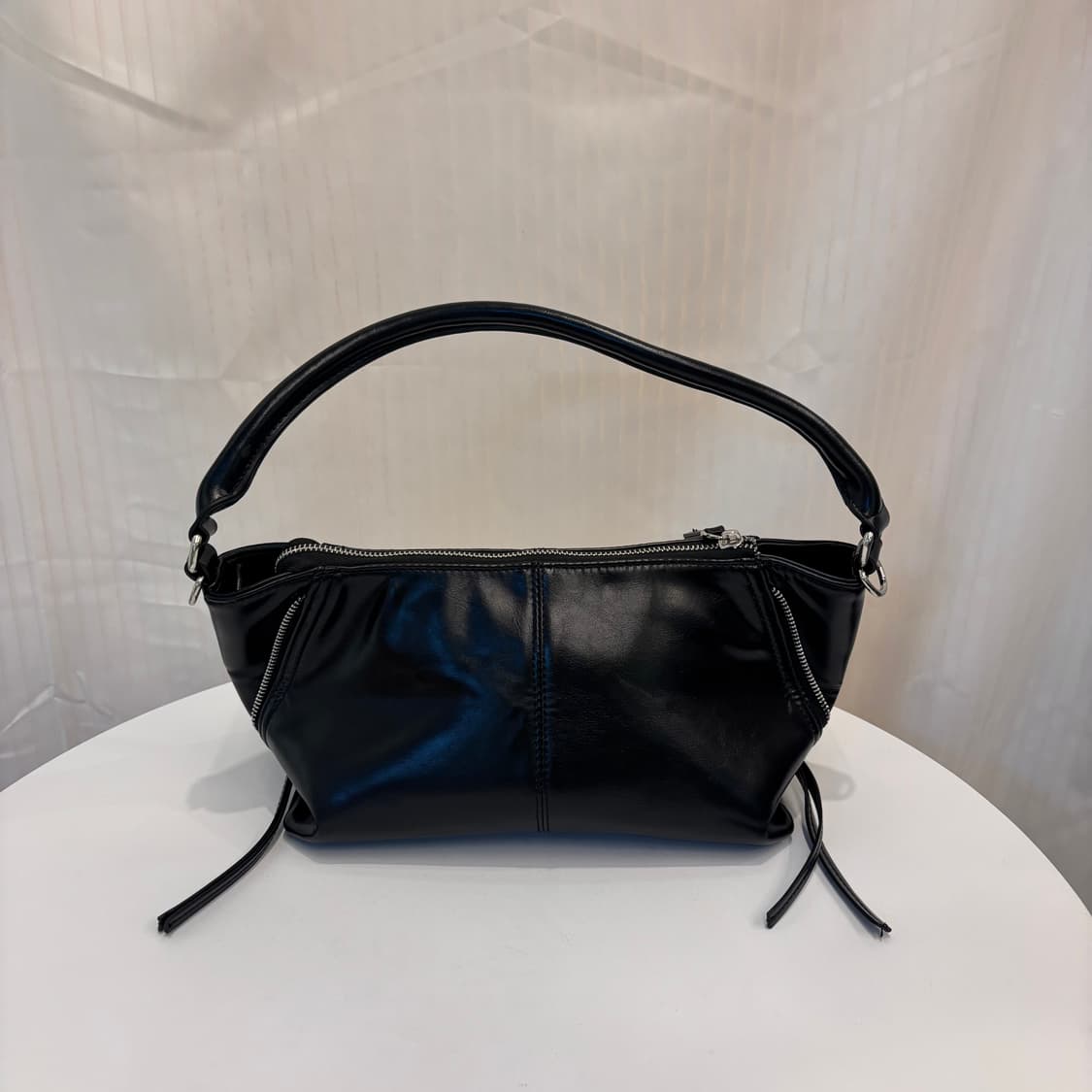 정품 마뗑킴 사이드지퍼 숄더백     상품이미지5