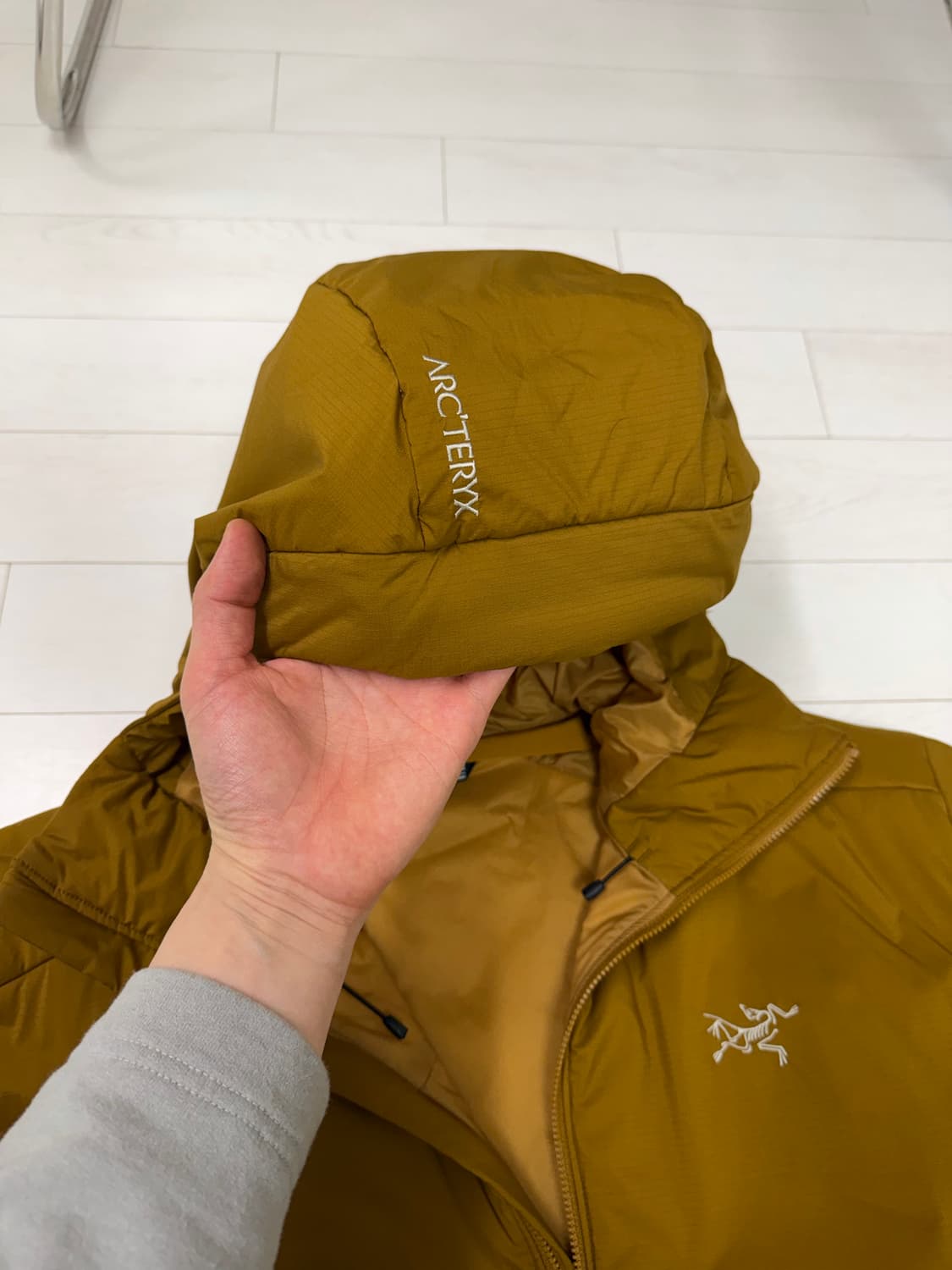 아크테릭스 아톰 헤비웨이트 유콘 후디 L 사이즈  상태 9.8/10 세탁 상품이미지6