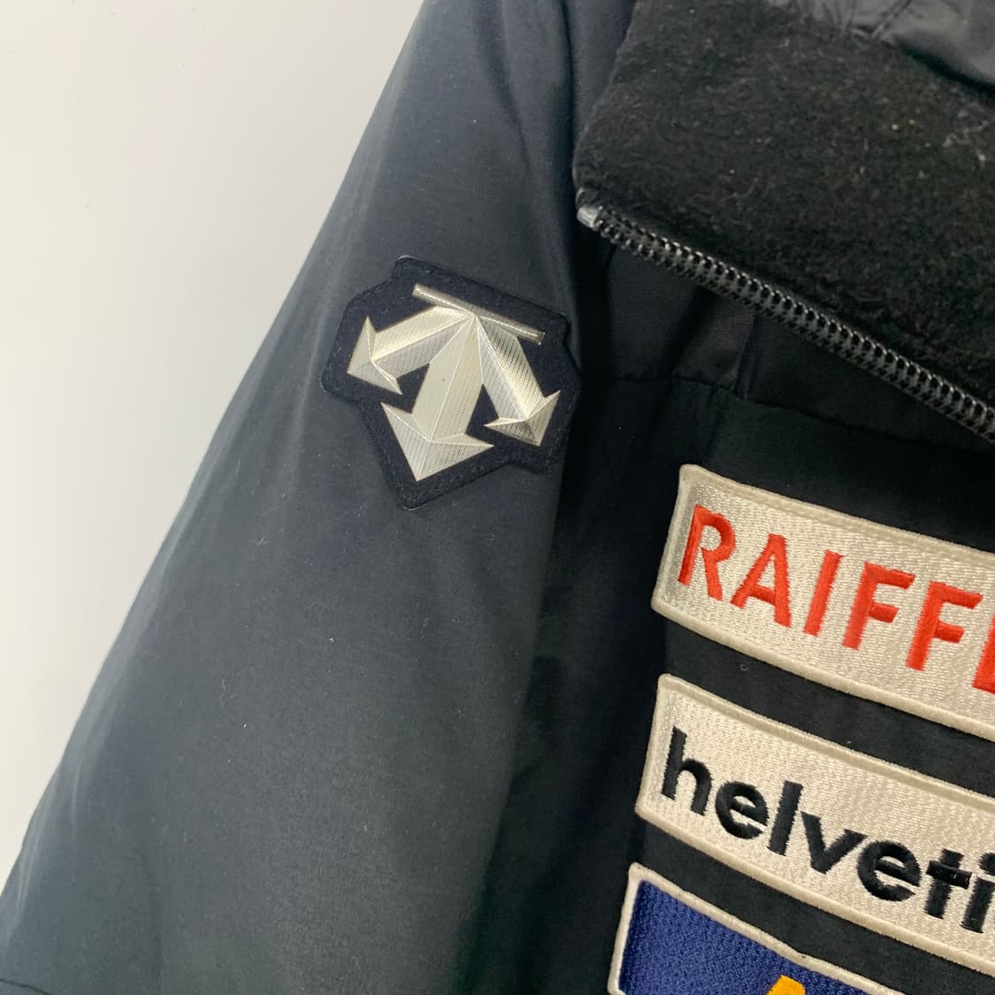 데상트 아우디 스위스 스키팀 덕다운 패딩 상품이미지6