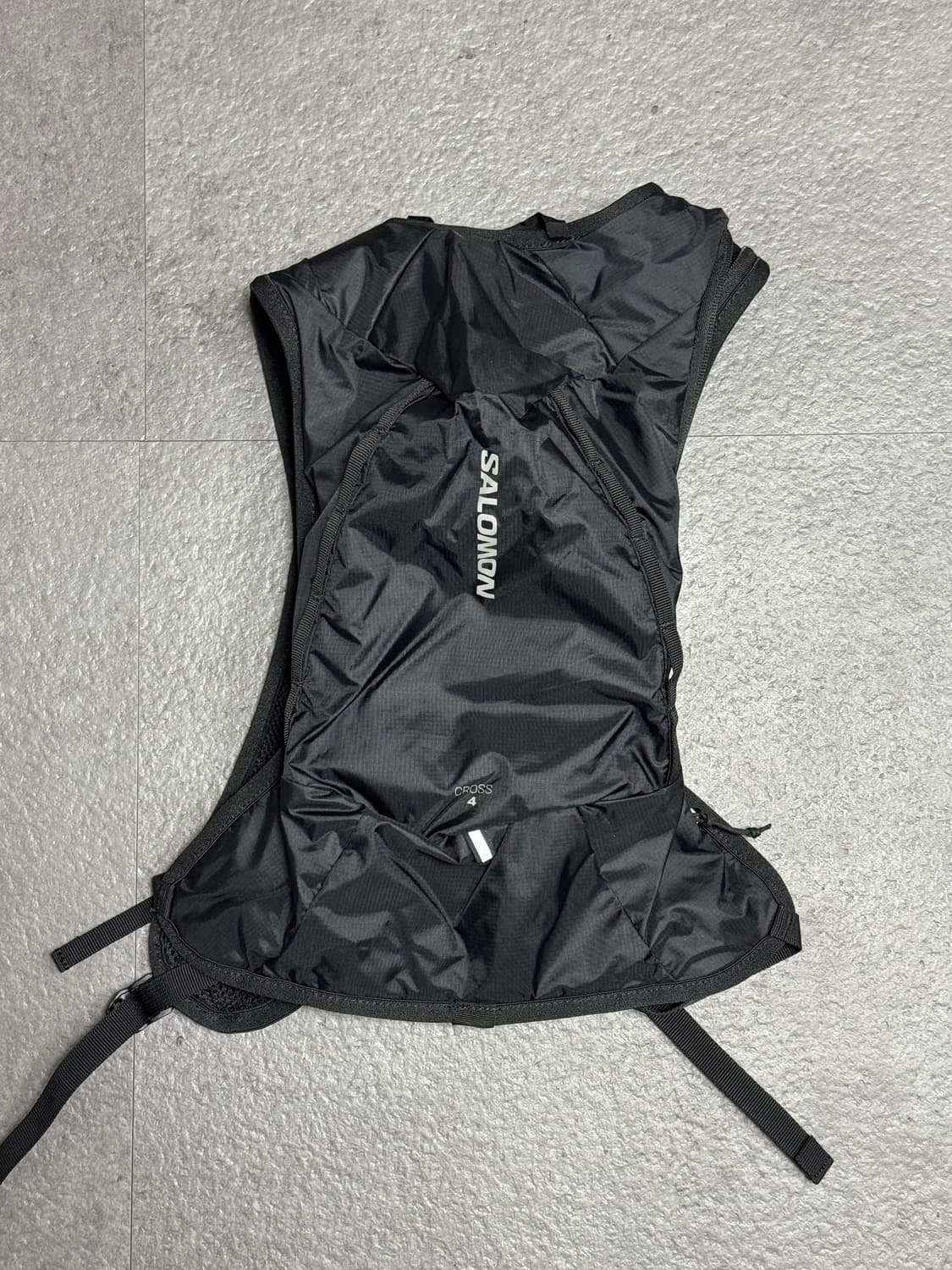 살로몬 크로스4 백팩 블랙 상품이미지1