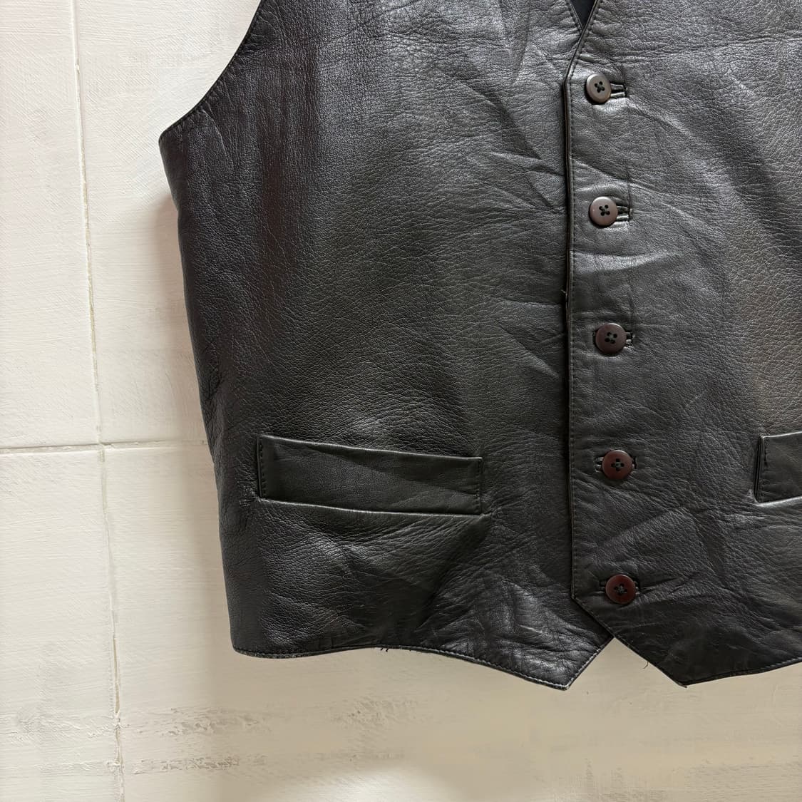 블랙 양가죽 레더 버클 베스트 조끼 상품이미지3