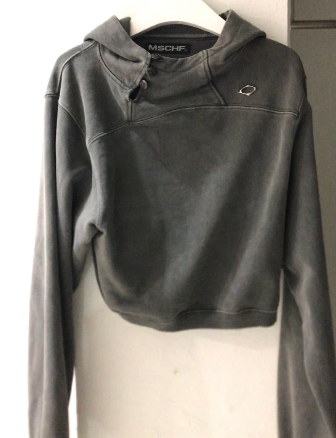 미스치프 사이드 버튼 업 크롭 후드 워시드 차콜 상품이미지1