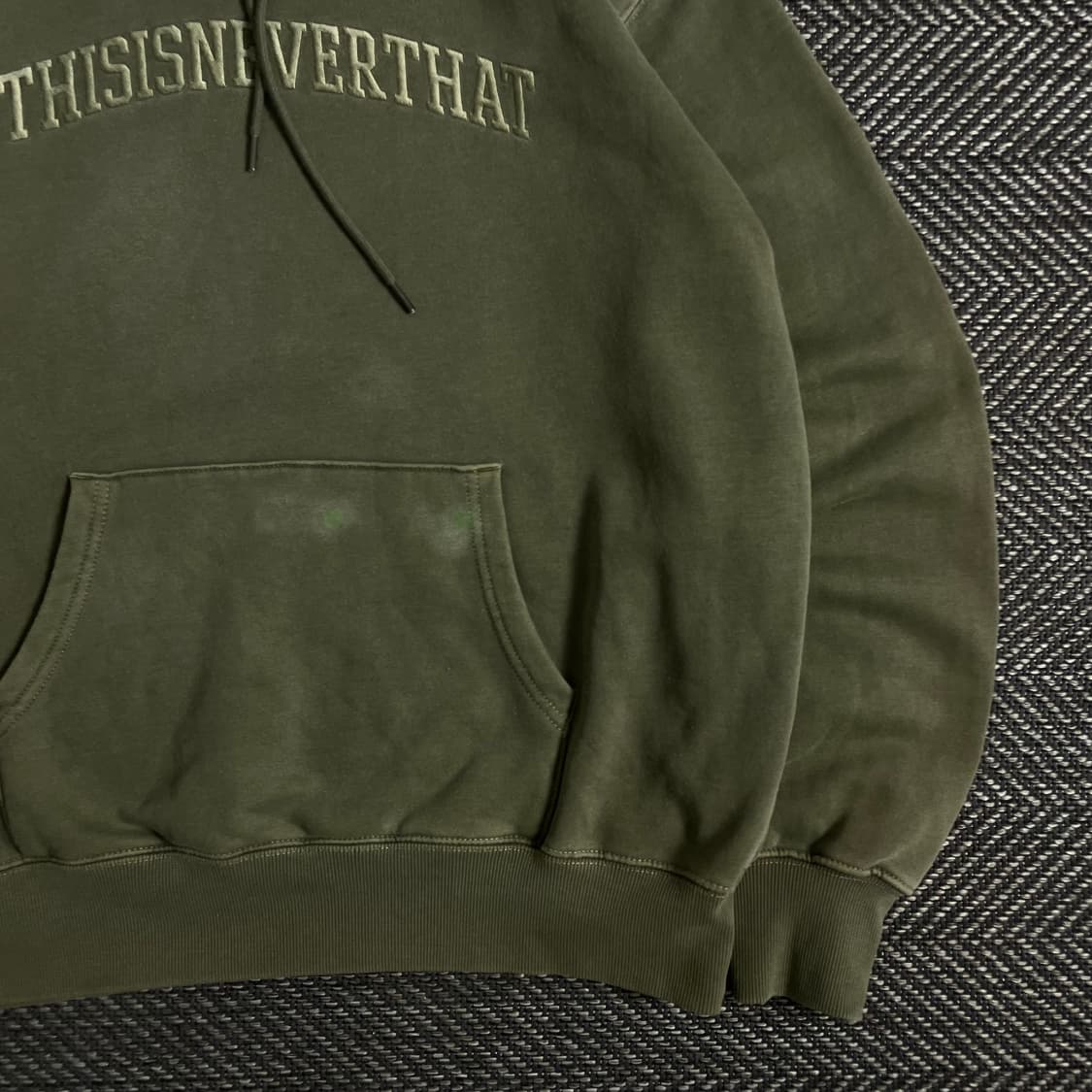 디스이즈네버댓 빅로고 박시핏 피그먼트 후드 티셔츠 y 3054 상품이미지3