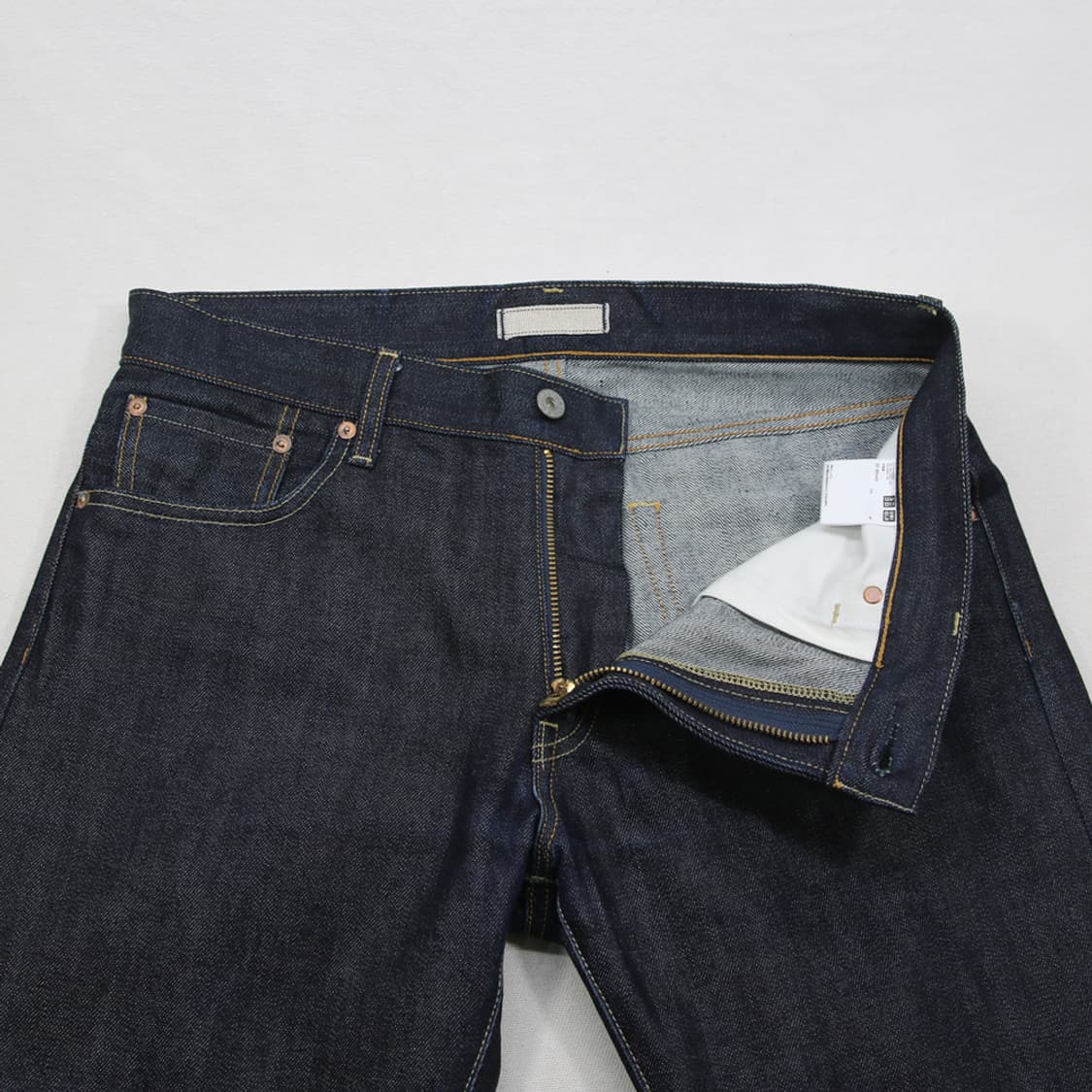 (착용컷) 유니클로 셀비지 진 (남성용 33.5) 상품이미지5