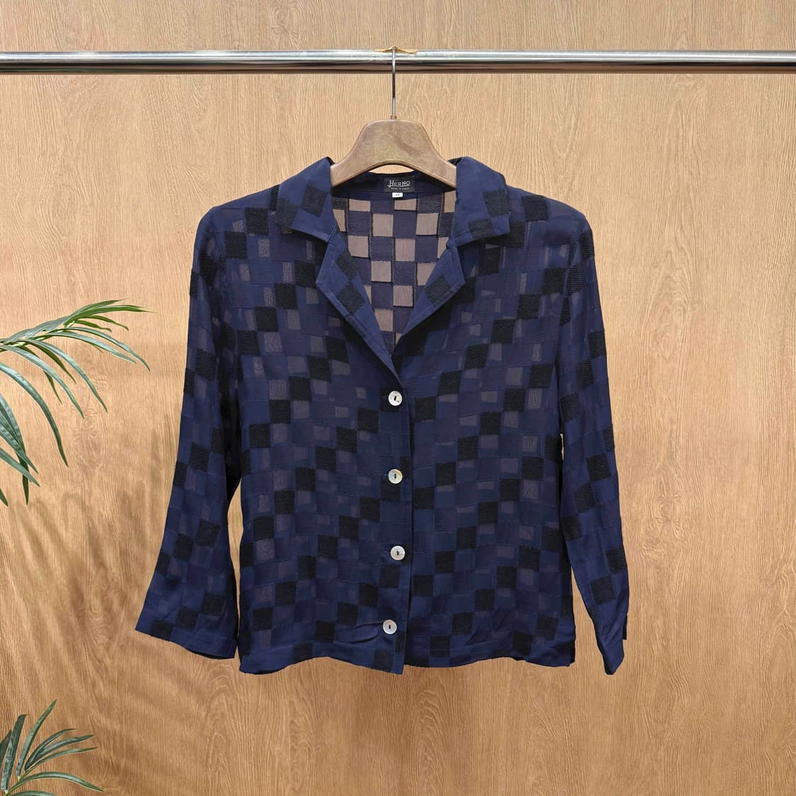 에르노 시스루 체크 패턴 오픈카라 셔츠 입체 텍스처 버튼 디테일 네이비 상품이미지1