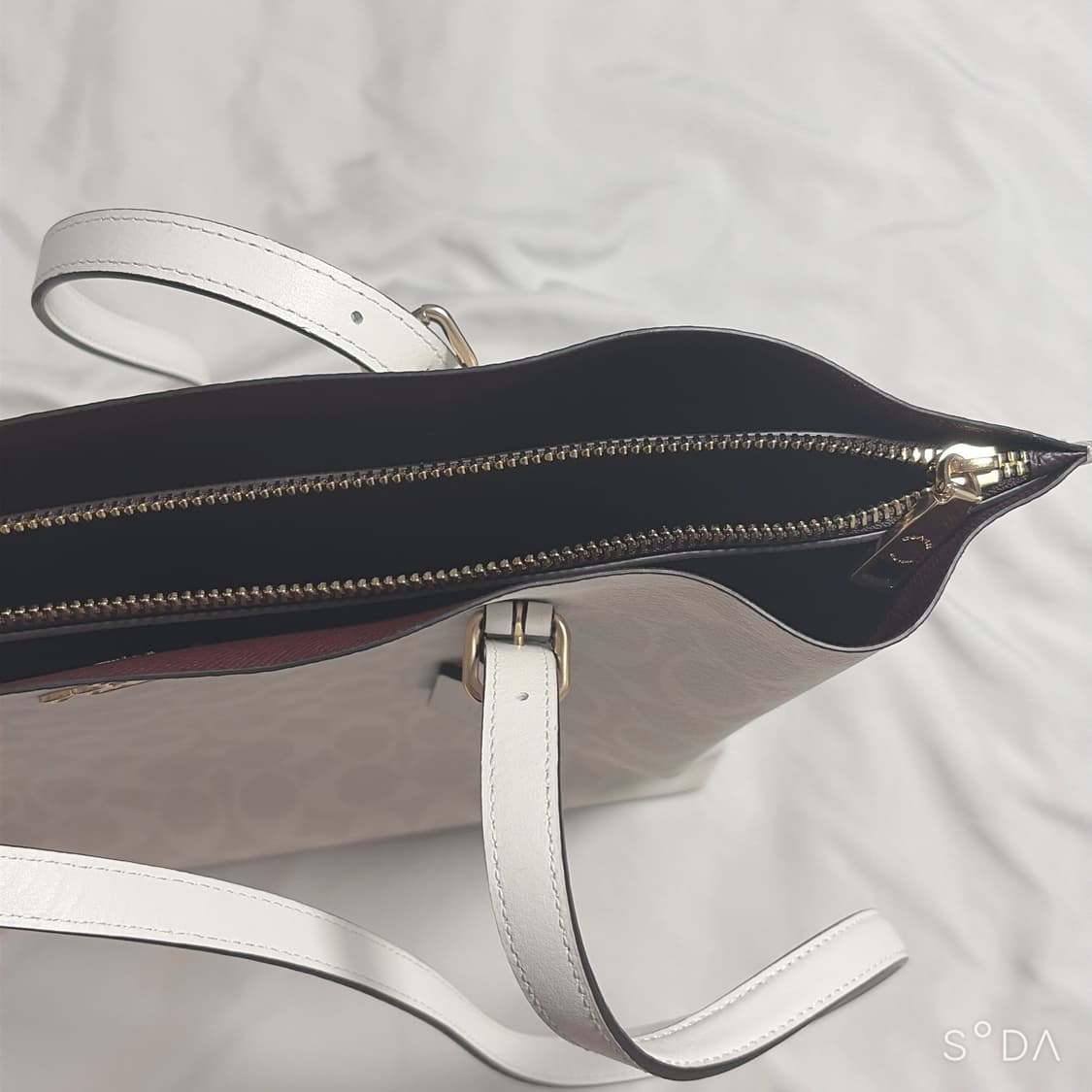 코치 화이트 시그니처 숄더백 상품이미지8