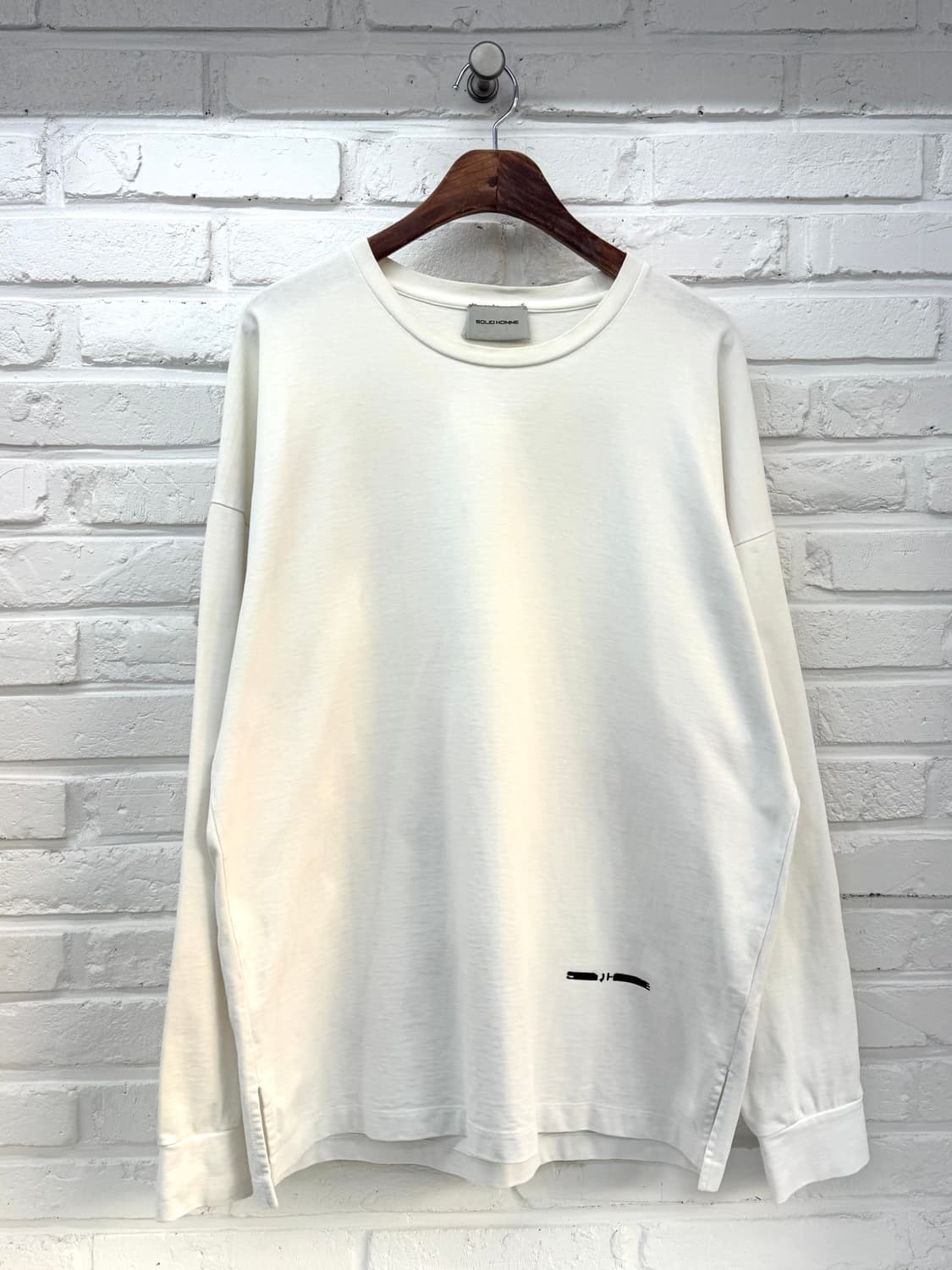솔리드 옴므 화이트 백프린팅 롱슬리브 상품이미지3