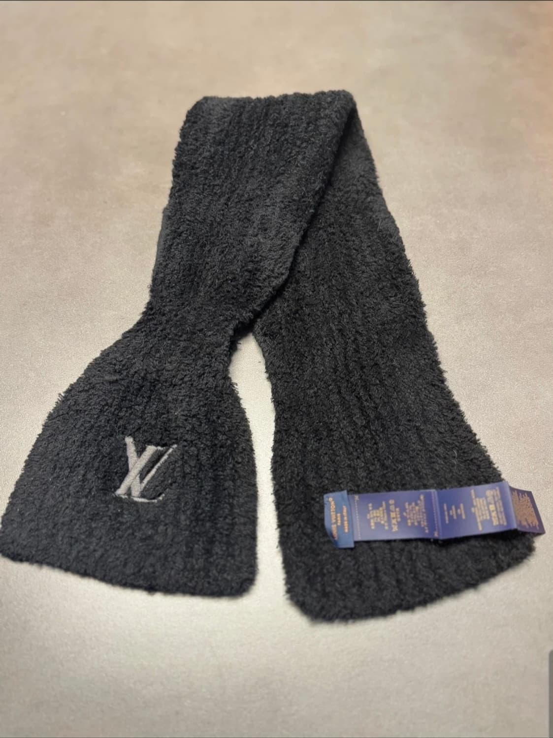 루이비통 온리 LV 미니 컴피 머플러 블랙 상품이미지1