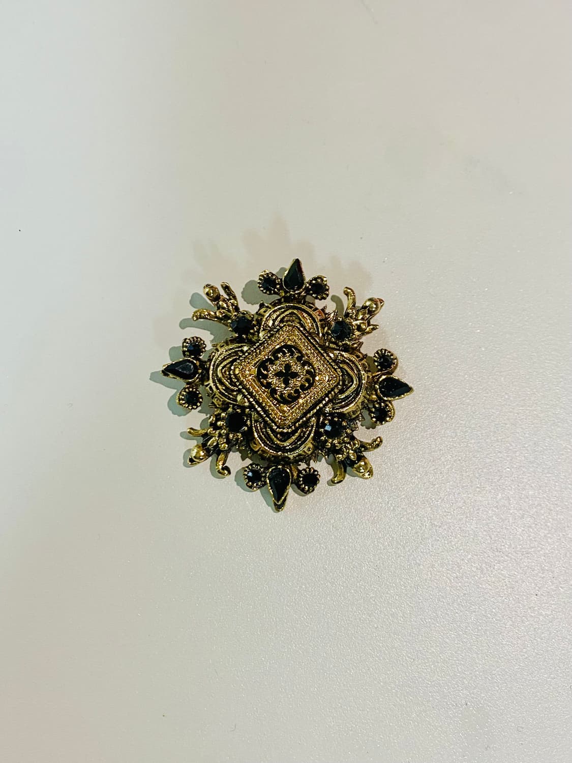 UK vintage black&gold brooch 빈티지 브로치 상품이미지1