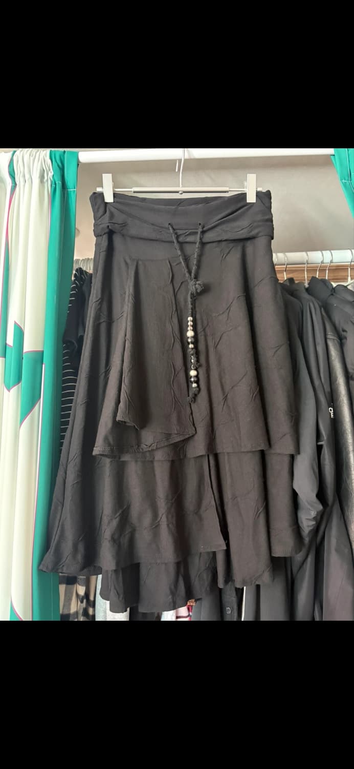 허그유어스킨 Star flayered midi skirt (Black) 상품이미지4