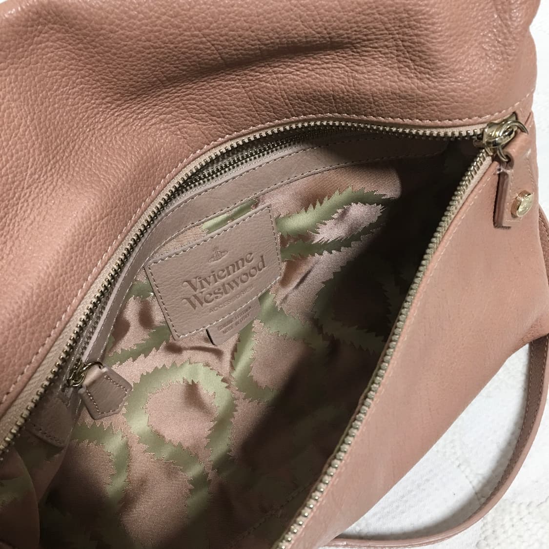 비비안 웨스트우드 핑크 가죽 가방 상품이미지5