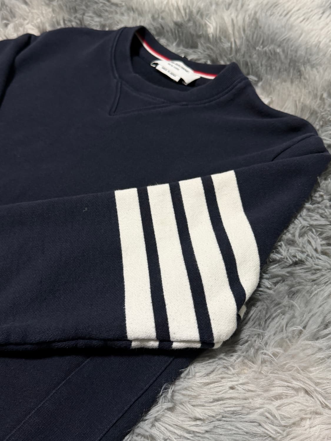 톰브라운 사선완장 맨투맨 네이비 {size 2} 상품이미지2