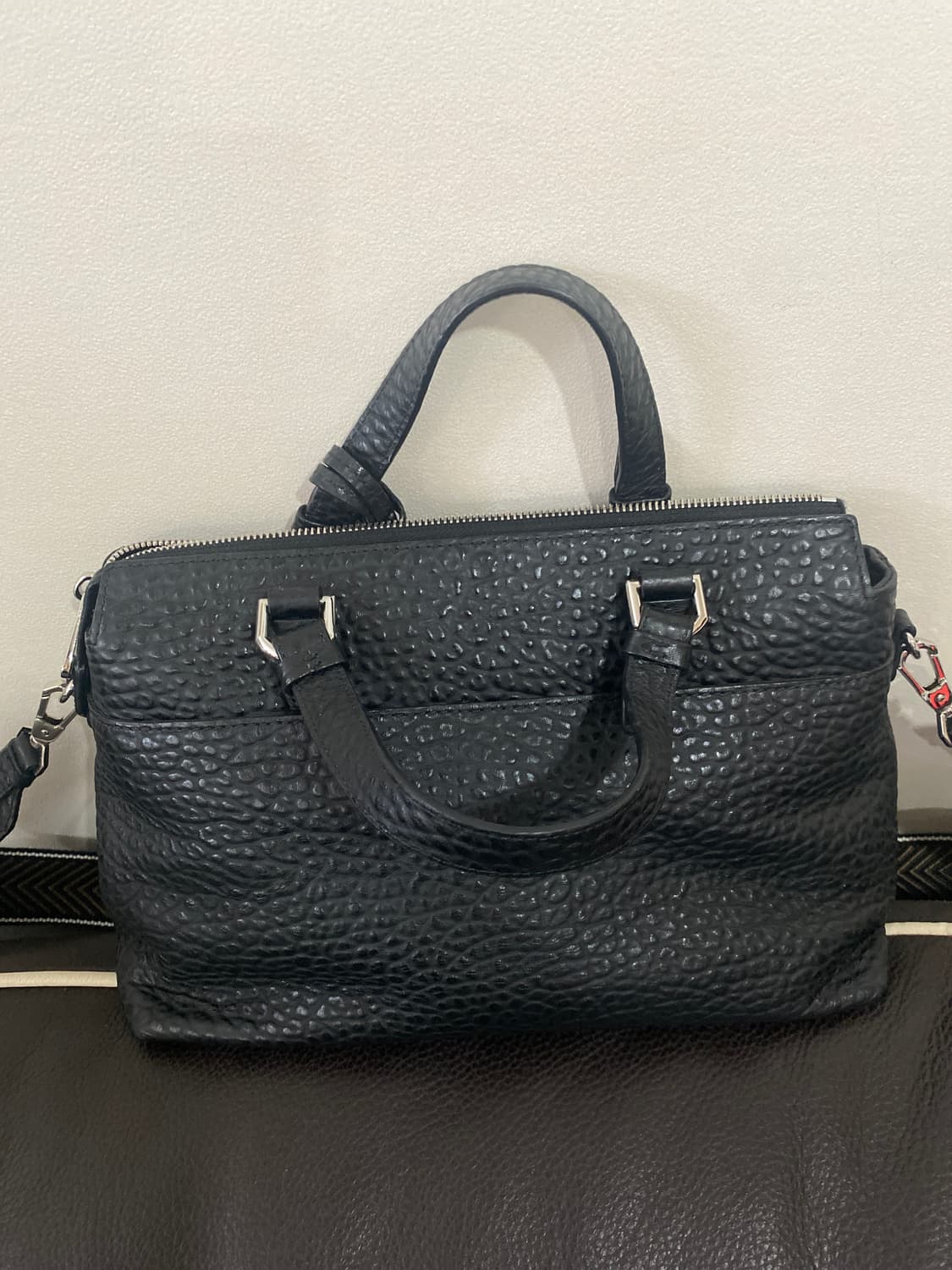 러브캣 블랙 가죽 토트백 상품이미지3