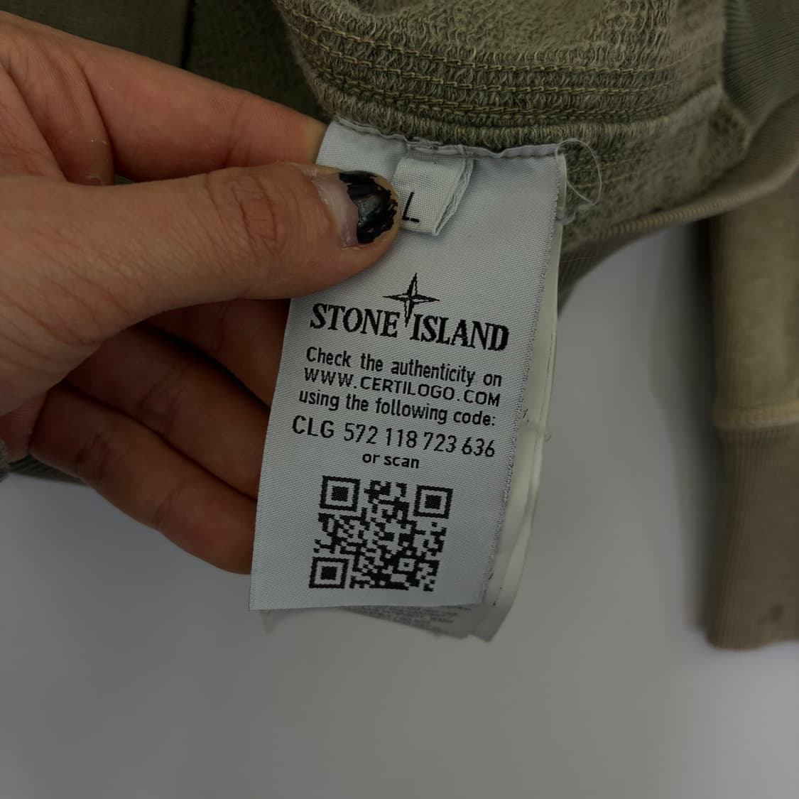 Stone Island  스톤 아일랜드 와펜 워시드 카키 후드집업 상품이미지5