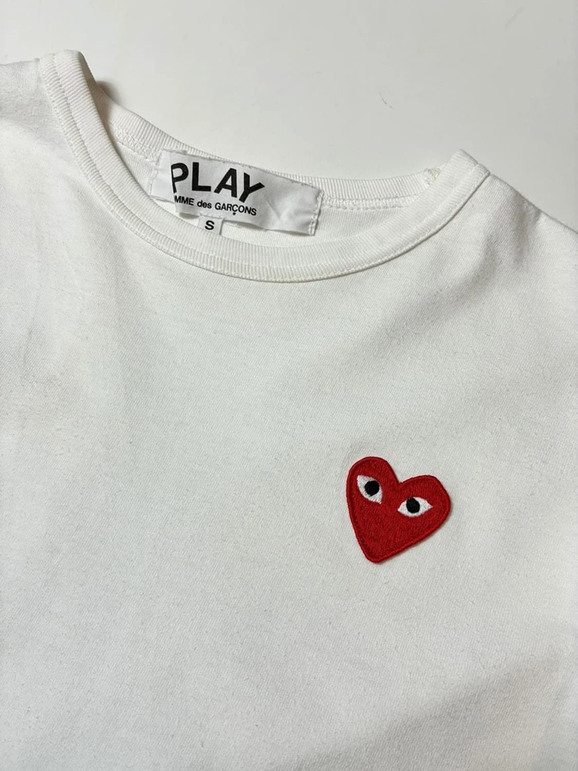 꼼데가르송 우먼스 하트 와펜 반팔 티셔츠 PN9020 상품이미지3