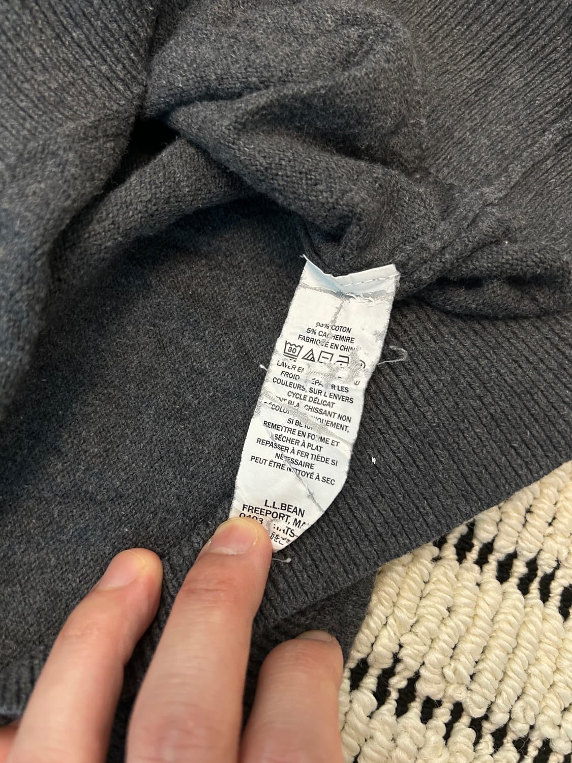 엘엘빈 (LLBean) 챠콜 브이넥 니트 (코튼+캐시미어) 상품이미지6