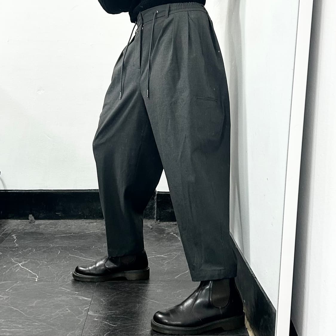 송지오 옴므 23SS 크레이프 벌룬 팬츠 상품이미지2