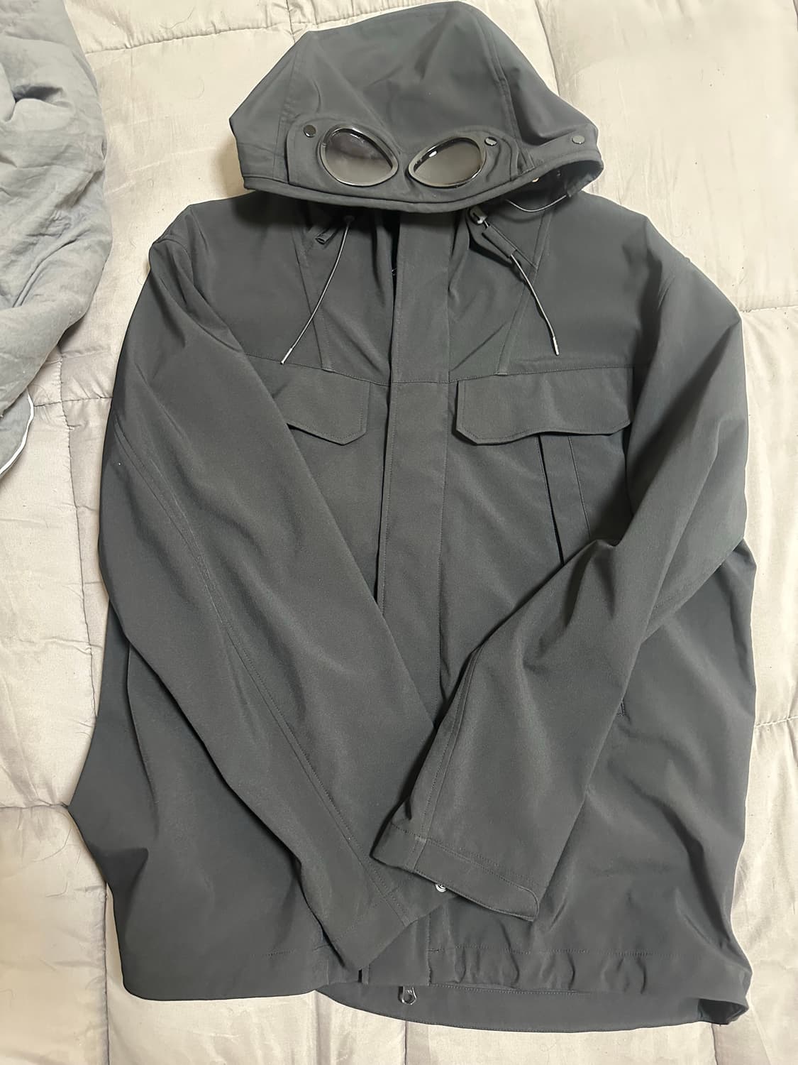 C.P. 컴퍼니 쉘-R 더블 포켓 고글 자켓 블랙 - 25SS 상품이미지1