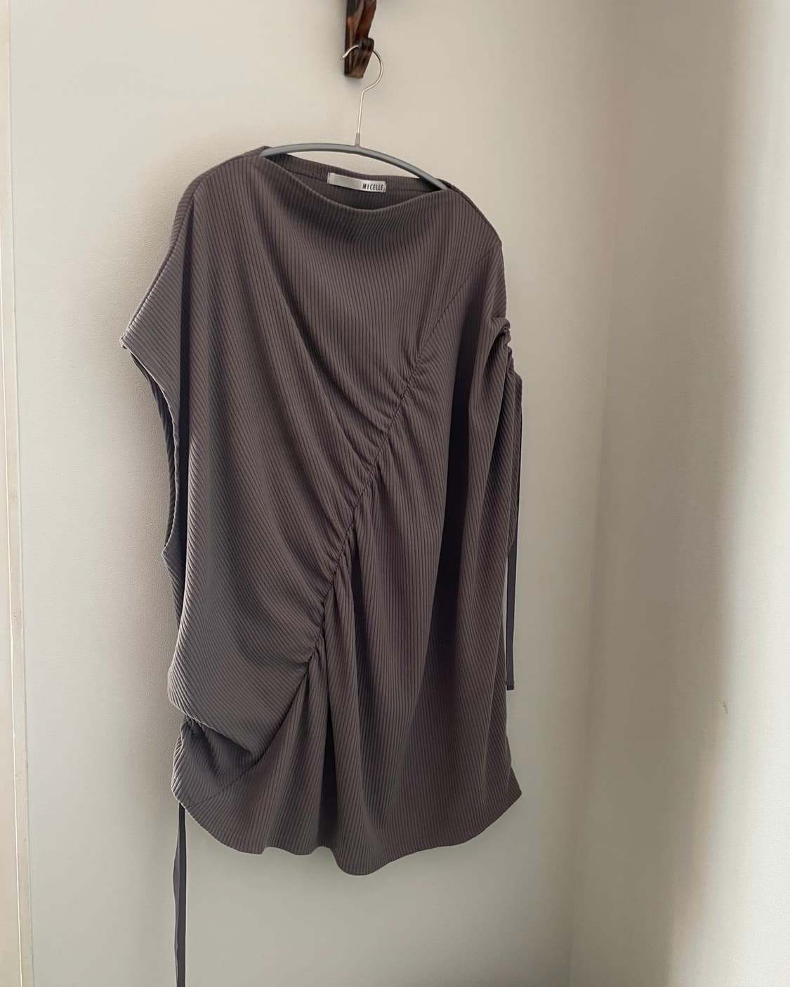 Asymmetric shirring sleeveless 상품이미지1