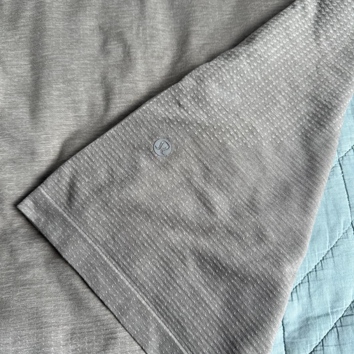 룰루레몬 메탈 벤트 테크 티셔츠 남성 m 사이즈 판매합니다. 상품이미지3