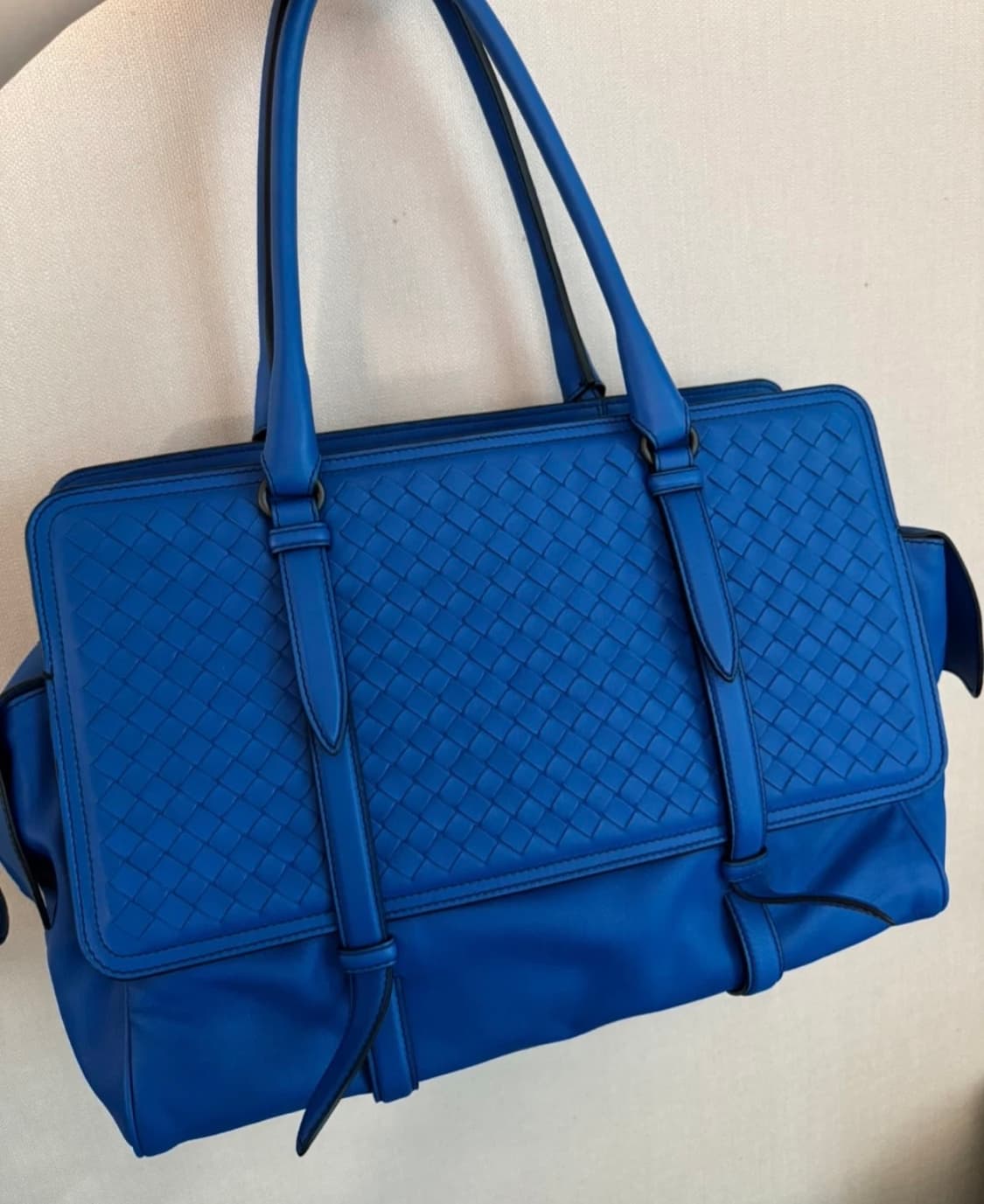 보테가 베네타 인트레치아토 블루 빅백 상품이미지3