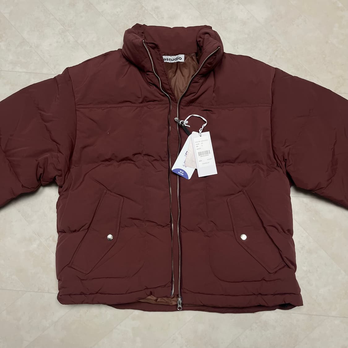 새상품(XL)비바스튜디오 나일론 푸퍼 덕다운 숏패딩 버건디 상품이미지5