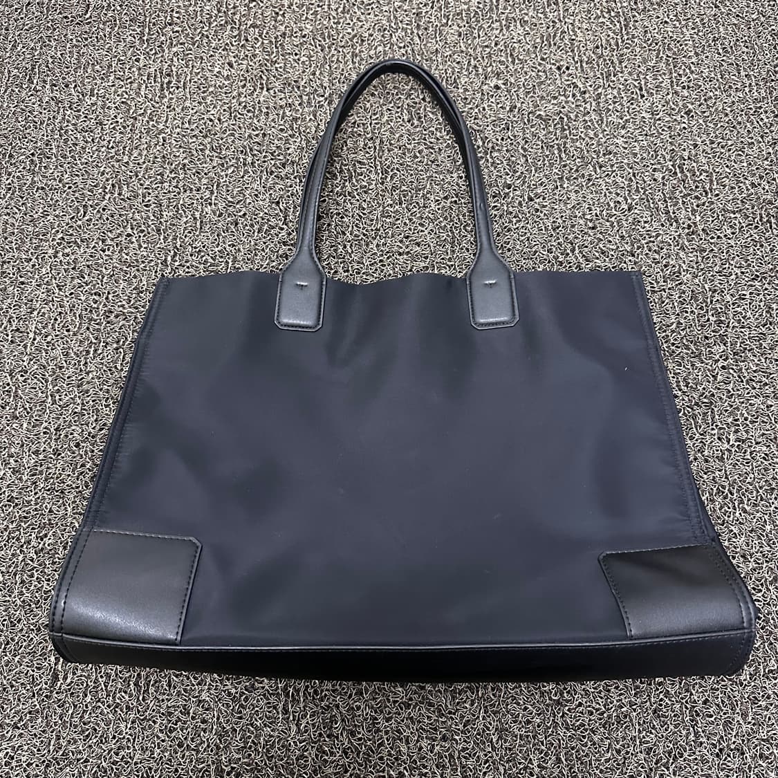 토리버치 엘라 스네이크 여성 토트백 숄더백 블랙 상품이미지5