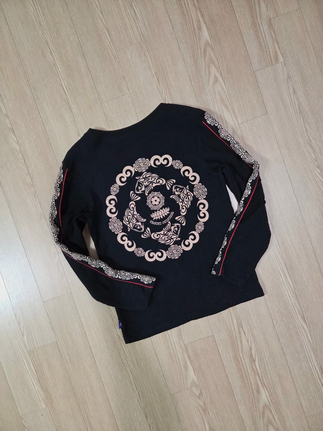 CHICIRI JAPAN 블랙 자수 롱 슬리브 티셔츠 상품이미지4
