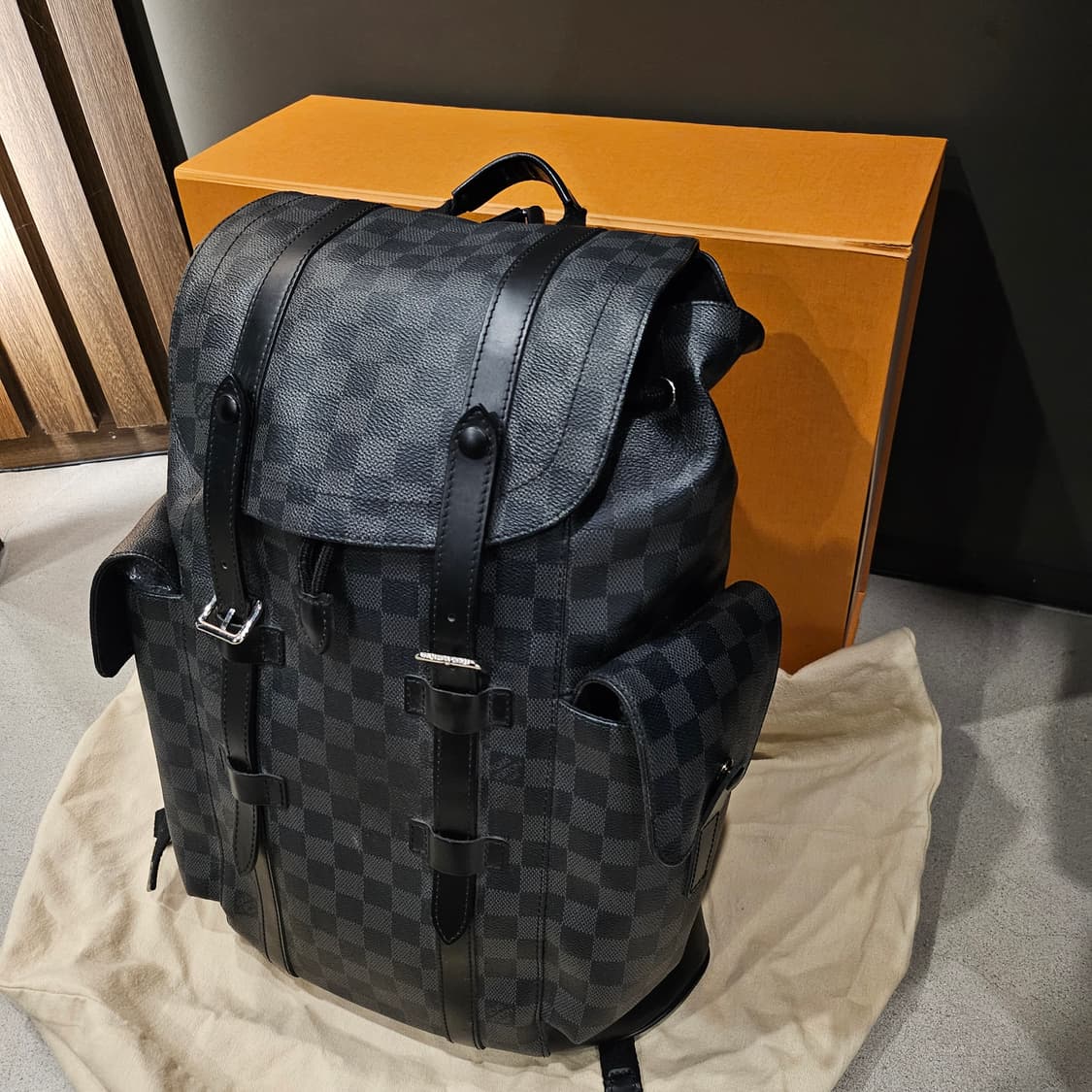 루이비통 크리스토퍼 다미에 포켓 레더 벡팩 상품이미지3