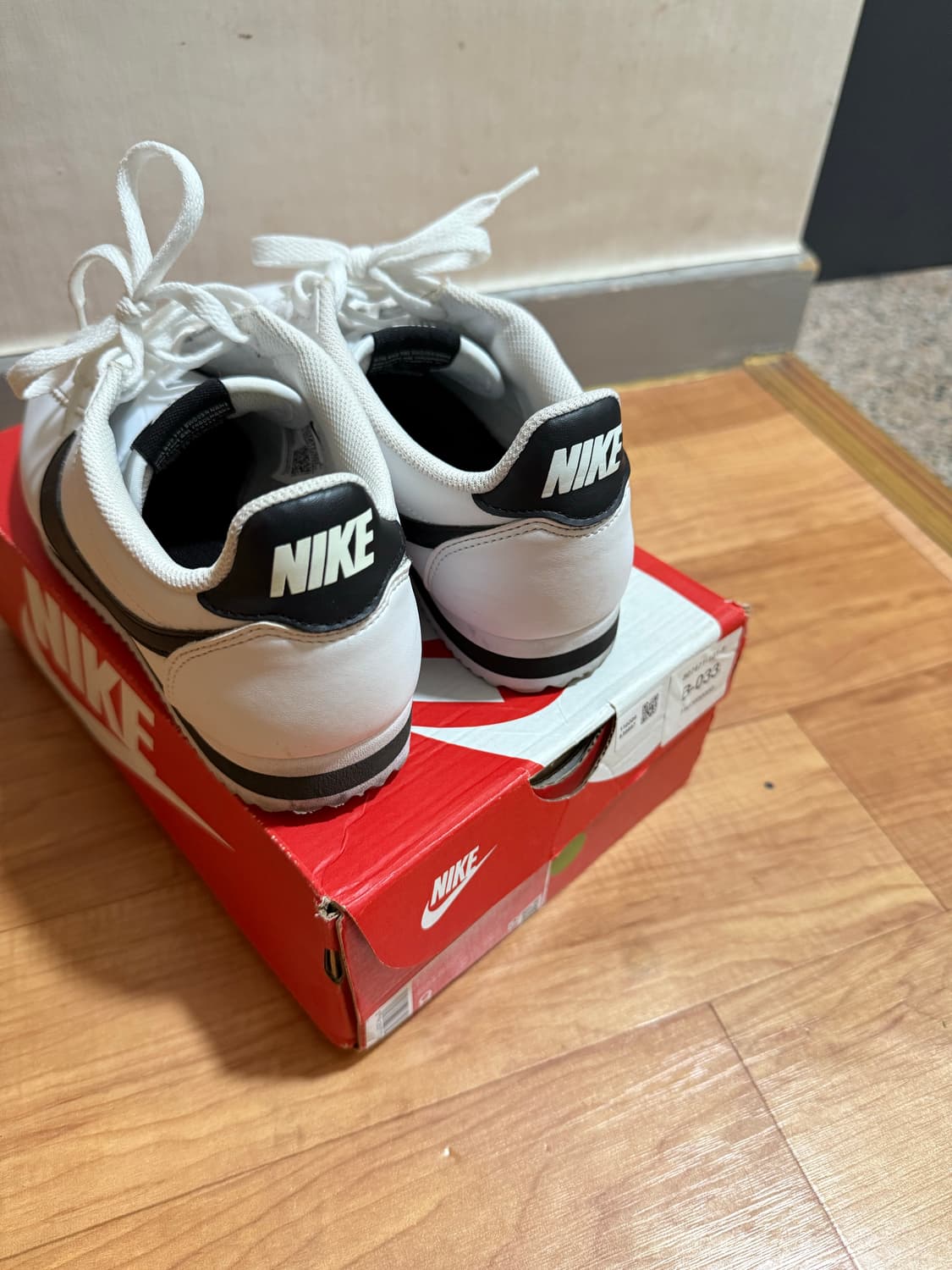 나이키 코르테즈 흰검 레더 250 상품이미지2