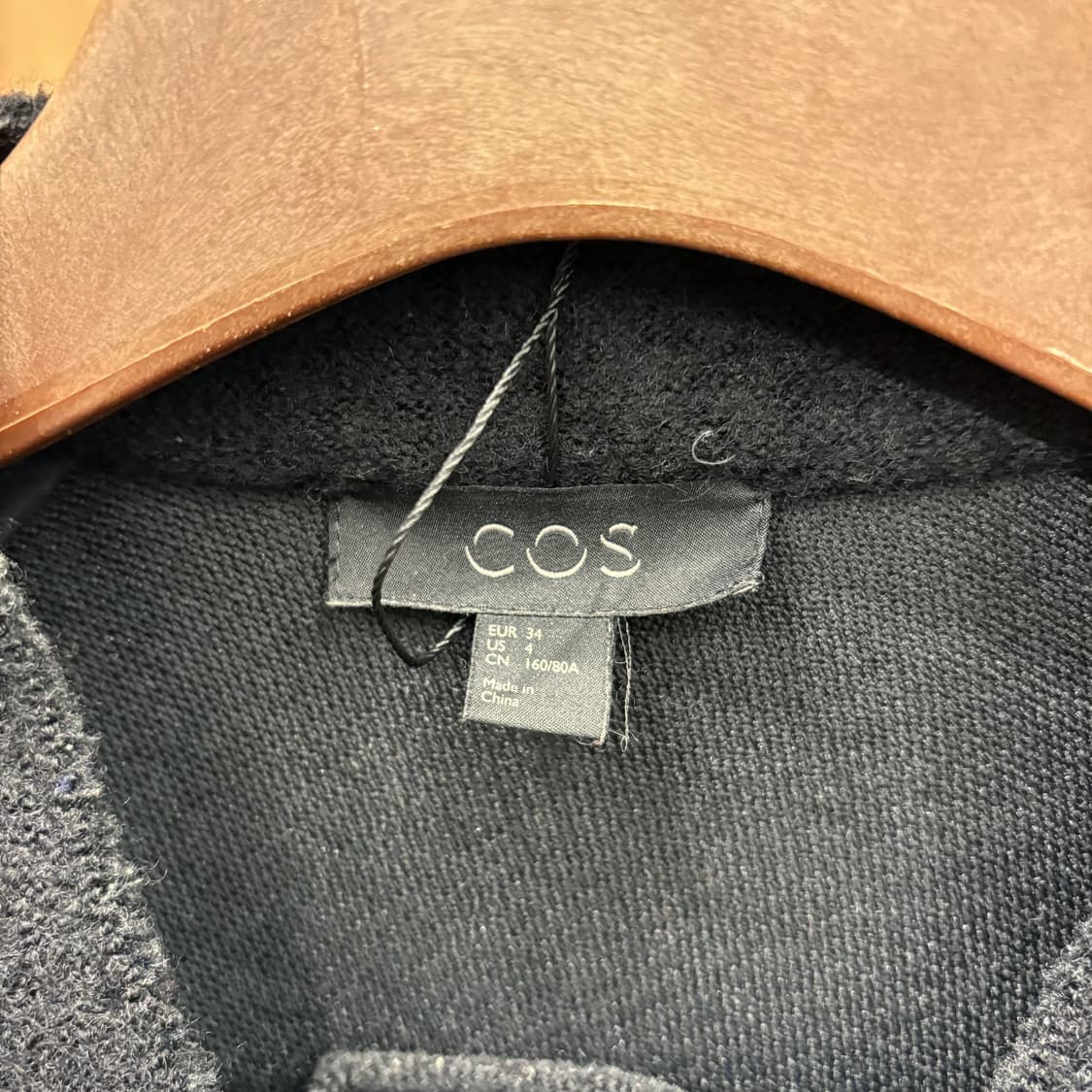 코스 울 니트 롱 코트 히든 지퍼 논카라 디테일 루즈핏 블랙 상품이미지7