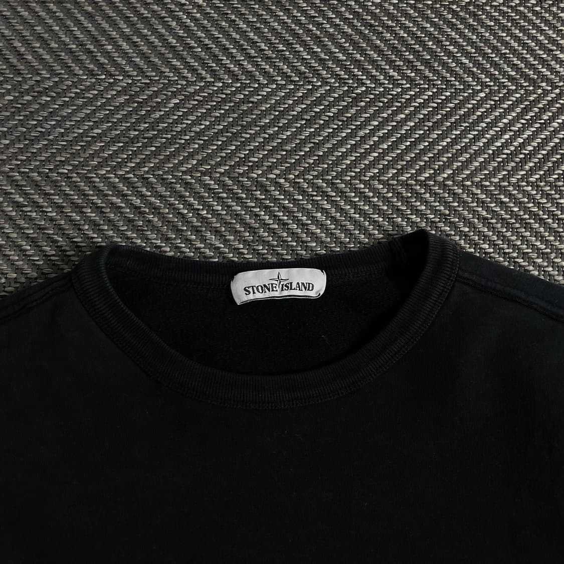 스톤아일랜드 와펜 블랙 크루넥 맨투맨 y 3798 상품이미지5