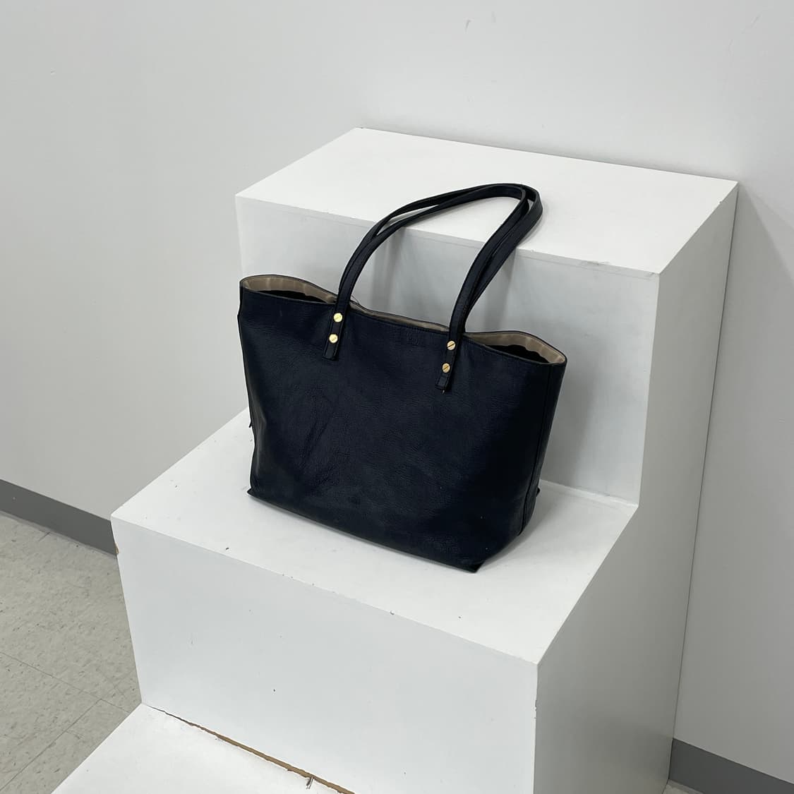 끌로에 딜란 라지 블랙 레더 쇼퍼 숄더백 상품이미지1