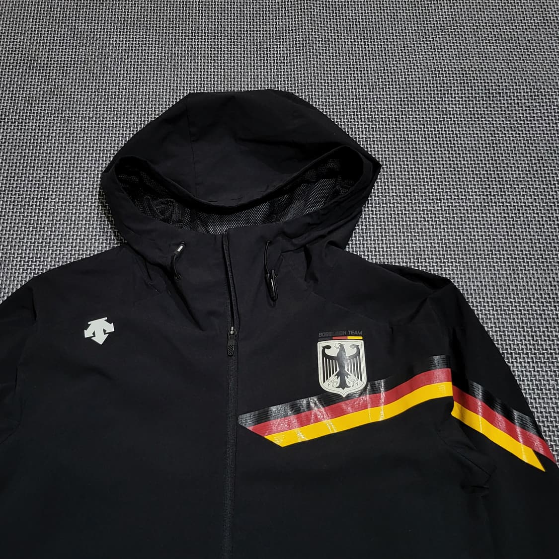 데상트 독일 바람막이 자켓 블랙 (100) 상품이미지3