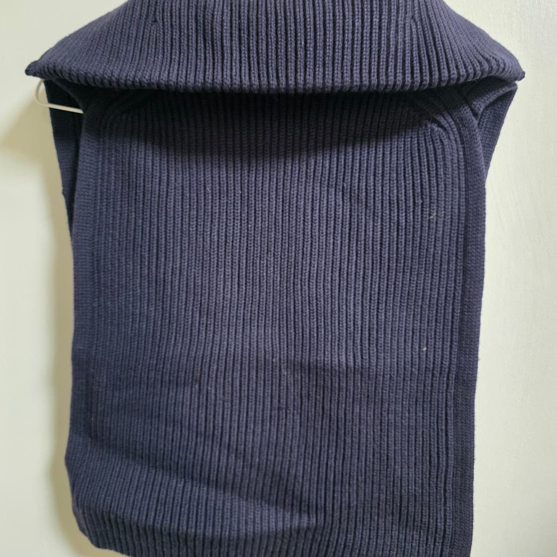 새상품) COS 코스 빕 하프지퍼 니트 베스트 네이비 상품이미지4