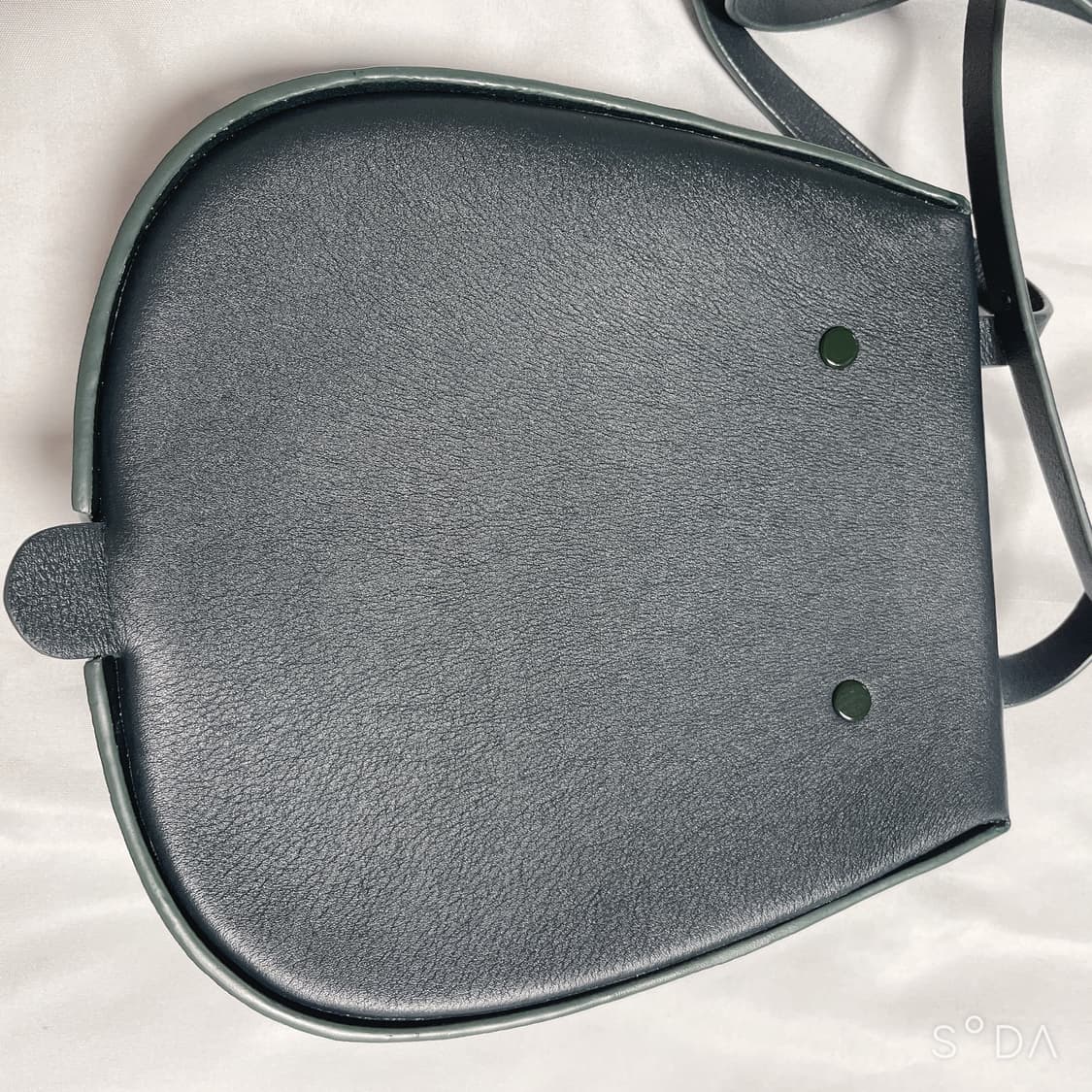 르메르 타코백 다크그린 상품이미지3