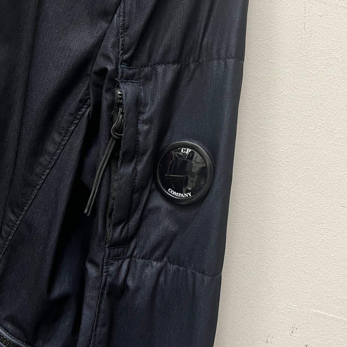 CP컴퍼니 BI-MESH 렌즈 와펜 자켓 M 상품이미지4