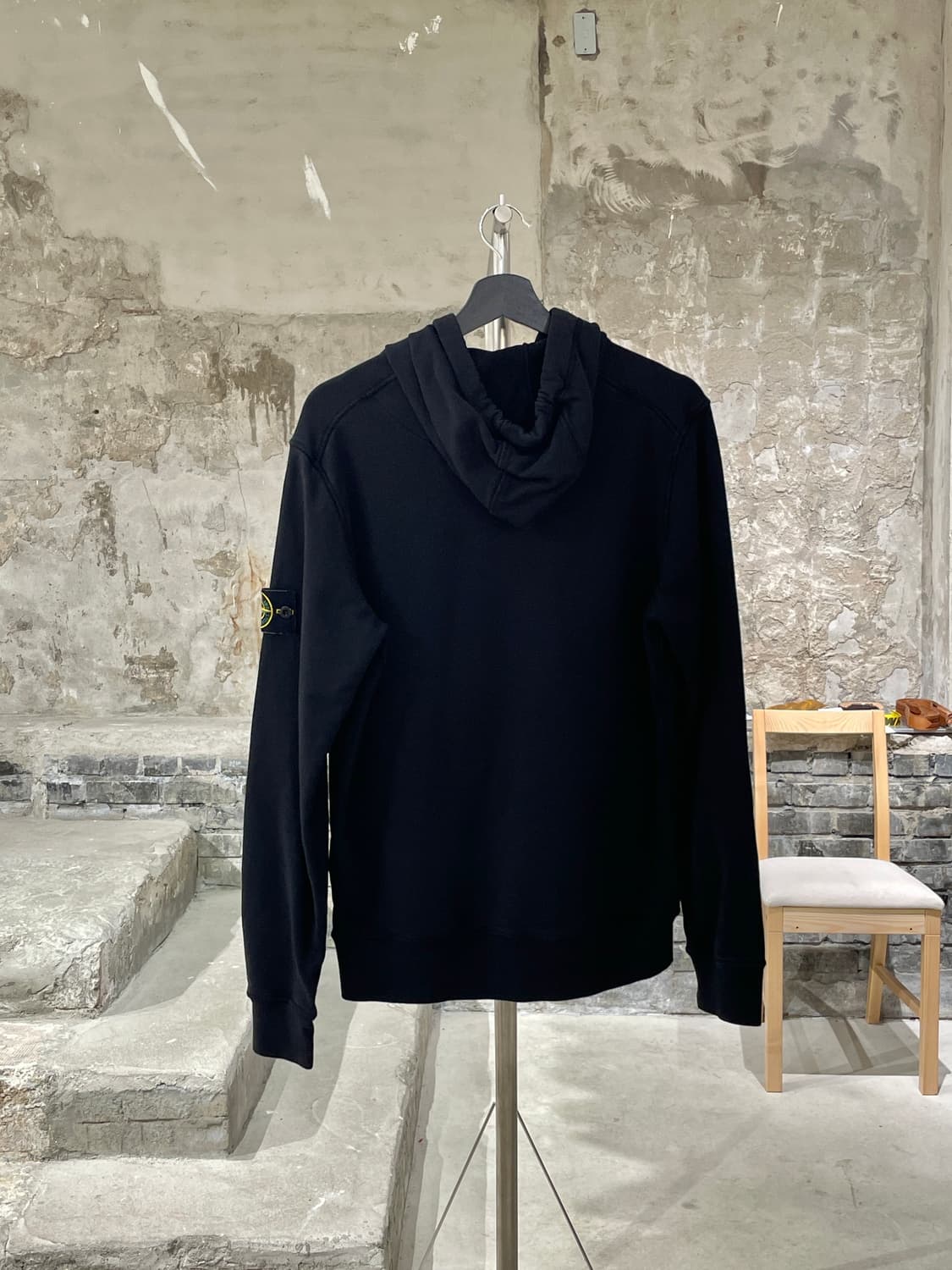 스톤 아일랜드 블랙 캥거루 포켓 와펜 후디 상품이미지6