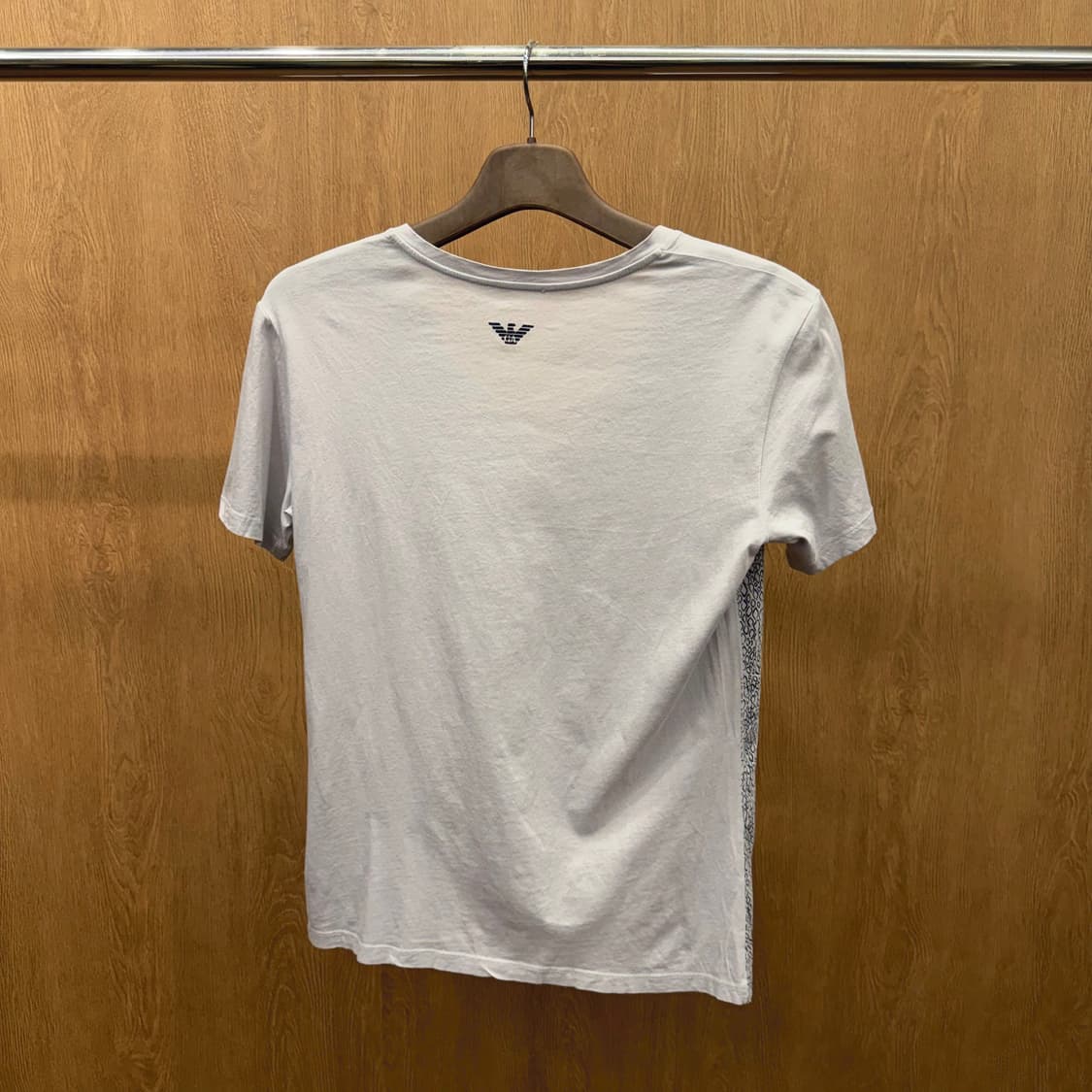 엠포리오 아르마니 브이넥 반팔 티셔츠 스네이크 프린팅 배색 디테일 그레이 상품이미지3