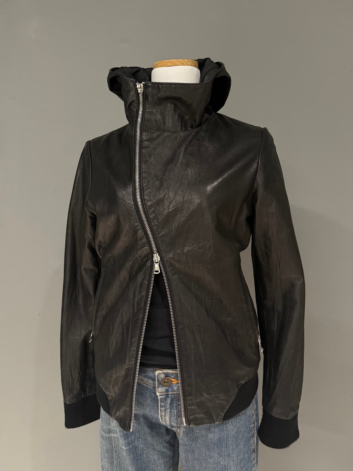 Diagonal zipper detail hood leather jk 상품이미지7